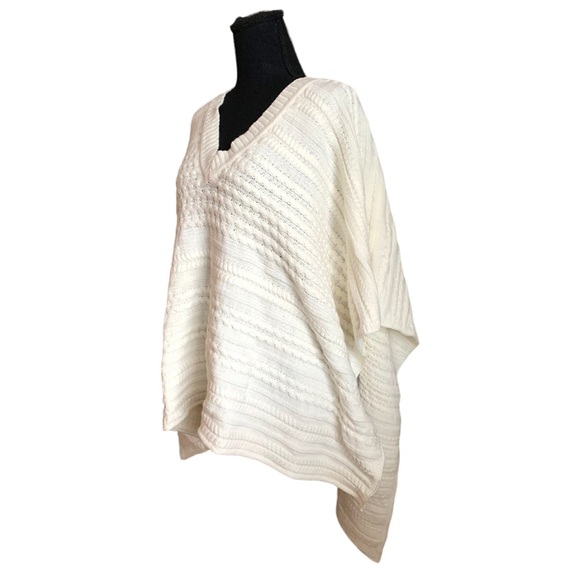 CAbi winter white poncho #4418 - Picture 5 of 8